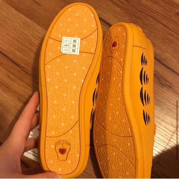 ❌SOLD❌ Garfield “Catnip Fever” Skechers Bobs - Picture 5 of 7